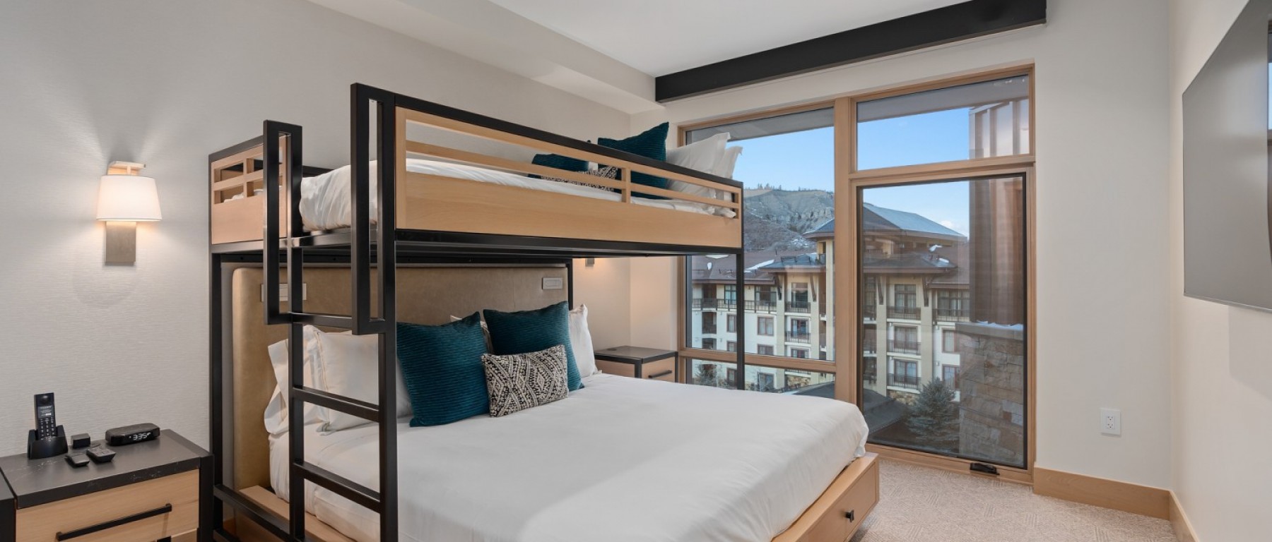 Viceroy Cirque 658 24